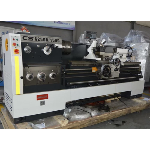 CS6250B univerzális esztergagép 